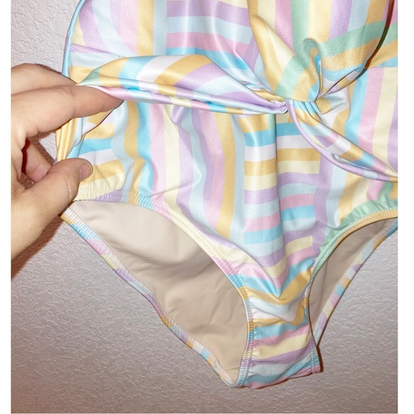 NWOT Kenny Flowers ~ The North Shore Deep V Halter One Piece SZ: Large - Picture 4 of 15